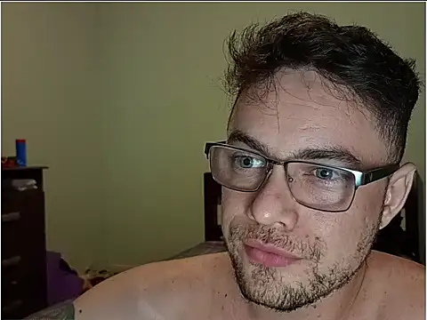 Snapshot of Dyllan__ chatting on 15, 4, 2026 Dyllan online show from 15, 4, 2026