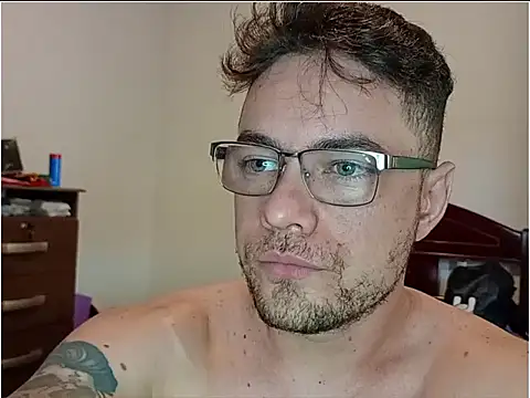 Snapshot of Dyllan__ chatting on 15, 4, 2026 Dyllan online show from 15, 4, 2026