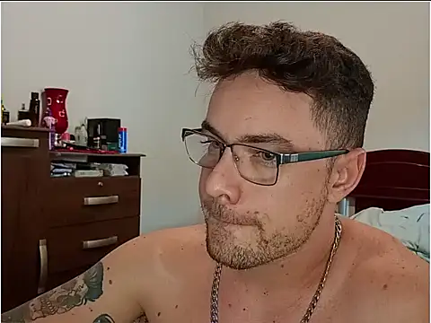 Snapshot of Dyllan__ chatting on 21, 4, 2026 Dyllan online show from 21, 4, 2026