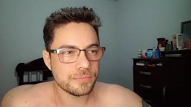 Snapshot of Dyllan__ chatting on 16, 6, 2026 Dyllan online show from 16, 6, 2026