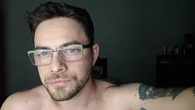 Snapshot of Dyllan__ chatting on 17, 6, 2026 Dyllan online show from 17, 6, 2026