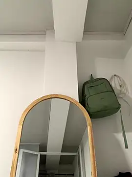 Bella still online show from 7, 10, 2025