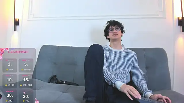Snapshot of Cum_hunters chatting on 9, 7, 2026 Cum hunters online show from 9, 7, 2026