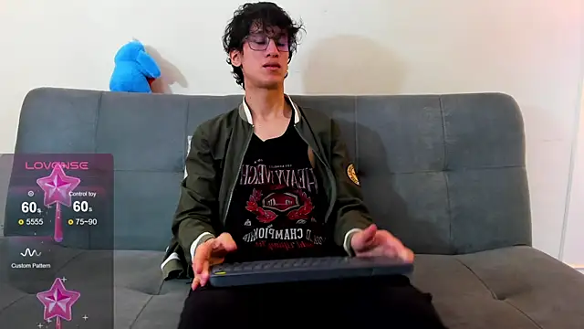 Snapshot of Cum_hunters chatting on 14, 7, 2026 Cum hunters online show from 14, 7, 2026