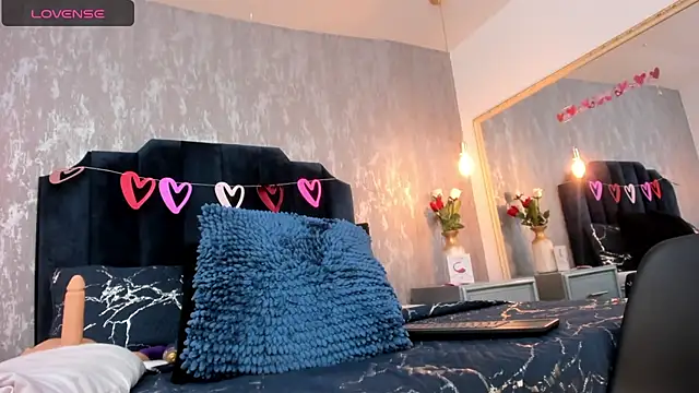 Isis ariany  online show from 7, 3, 2025