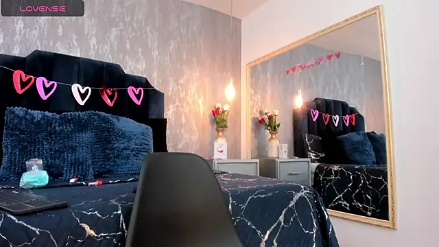 Isis ariany  online show from 12, 3, 2025