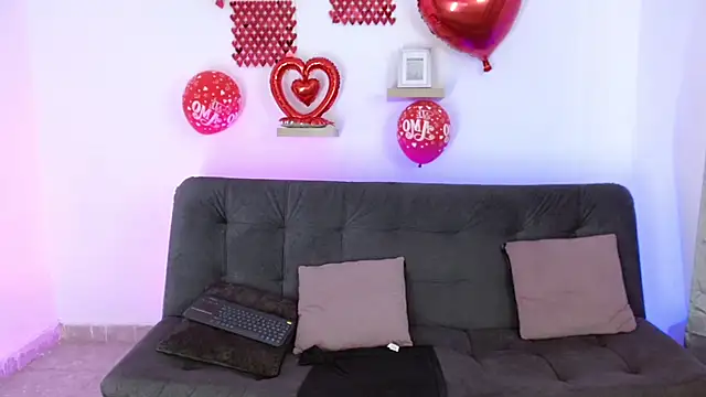 lucie petite online show from 28, 2, 2025