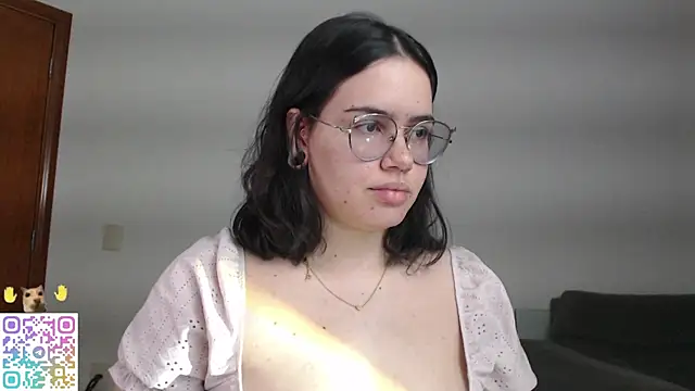 Snapshot of crystalll_room chatting on 23, 6, 2026 crystalll room online show from 23, 6, 2026