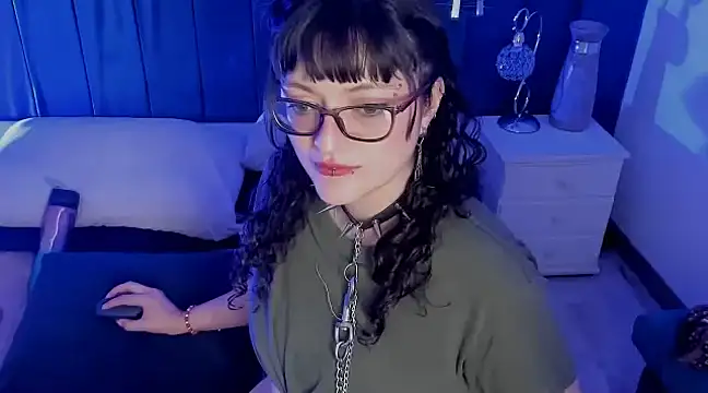 Snapshot of JeanneSabatier chatting on 6, 3, 2025 JeanneSabatier online show from 6, 3, 2025