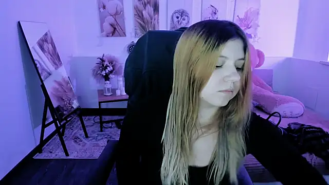 Snapshot of DiaAngell chatting on 5, 5, 2026 DiaAngell online show from 5, 5, 2026