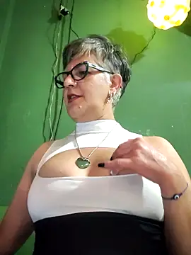 Snapshot of ilonna2025 chatting on 23, 10, 2025 ilonna2025 online show from 23, 10, 2025