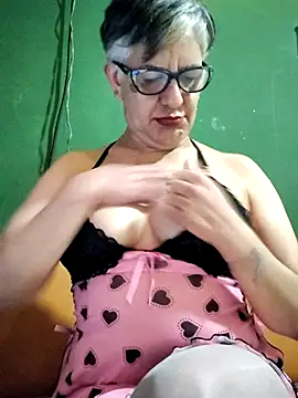 Snapshot of ilonna2025 chatting on 9, 11, 2025 ilonna2025 online show from 9, 11, 2025