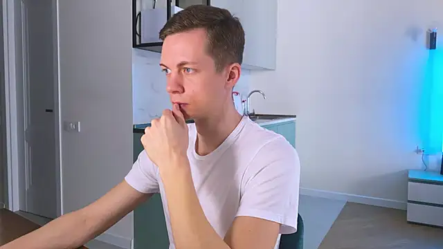 max shy online show from 10, 3, 2025