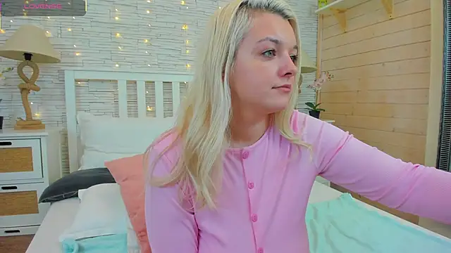 Snapshot of Misty__Fox chatting on 15, 3, 2025 Misty Fox online show from 15, 3, 2025