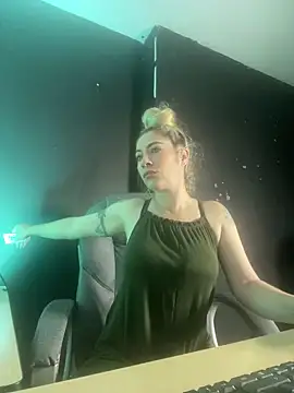 viktoria davis  online show from 5, 3, 2025