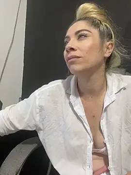 viktoria davis  online show from 15, 3, 2025