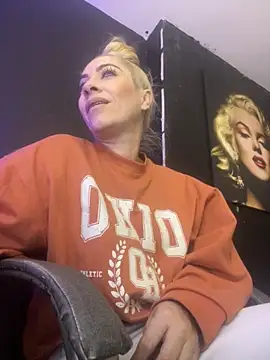 viktoria davis  online show from 9, 10, 2025