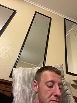 Snapshot of biggzee6 chatting on 29, 10, 2025 biggzee6 online show from 29, 10, 2025