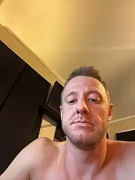 Snapshot of biggzee6 chatting on 30, 10, 2025 biggzee6 online show from 30, 10, 2025