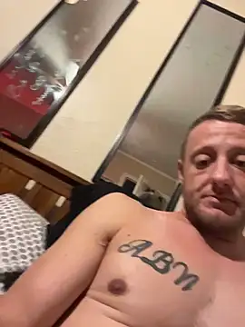 Snapshot of biggzee6 chatting on 18, 11, 2025 biggzee6 online show from 18, 11, 2025