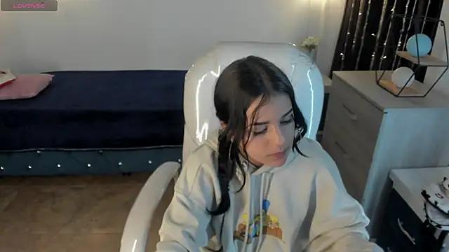 Nicole Foxx  online show from 25, 2, 2025