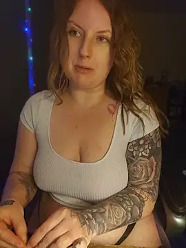 Snapshot of TattedMamaXOXO chatting on 9, 7, 2026 TattedMamaXOXO online show from 9, 7, 2026