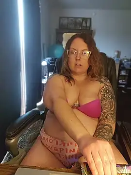 Snapshot of TattedMamaXOXO chatting on 31, 7, 2026 TattedMamaXOXO online show from 31, 7, 2026