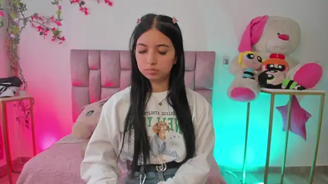 Snapshot of sofia__james chatting on 6, 11, 2025 sofia james online show from 6, 11, 2025