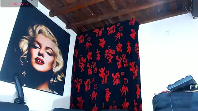 Snapshot of licy_blonde_hot chatting on 24, 6, 2026 licy blonde hot online show from 24, 6, 2026