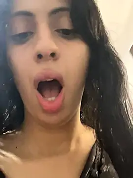 Snapshot of majdolin78 chatting on 11, 10, 2025 majdolin78 online show from 11, 10, 2025