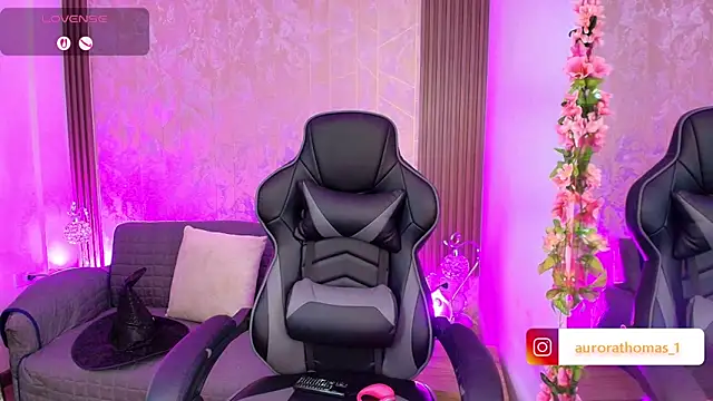 Aurora thomas  1 online show from 18, 10, 2025