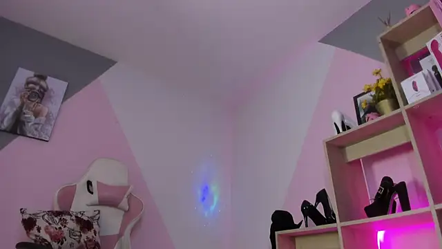 RayaCarr  online show from 21, 10, 2025