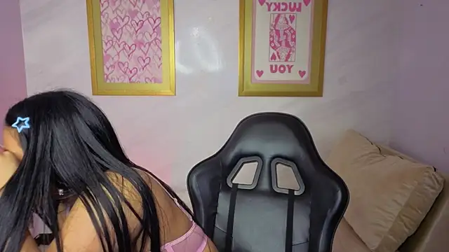 Snapshot of Paulette_v chatting on 11, 5, 2026 Paulette v online show from 11, 5, 2026