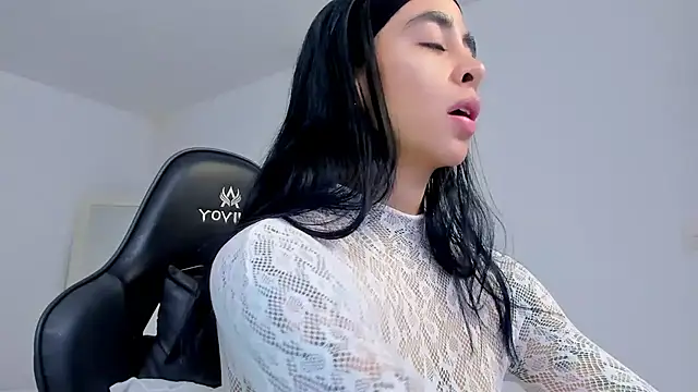 sophierooy22 online show from 13, 7, 2026