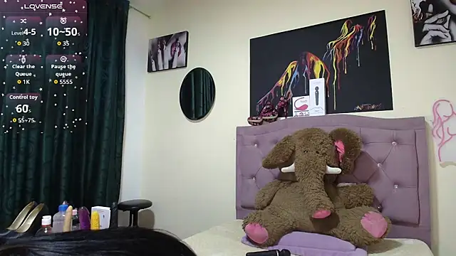 Emmie Hot online show from 24, 11, 2025