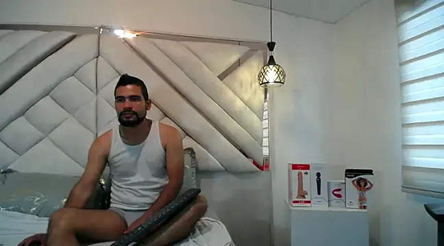 Snapshot of luxurycoupl chatting on 25, 1, 2025 luxurycoupl online show from 25, 1, 2025