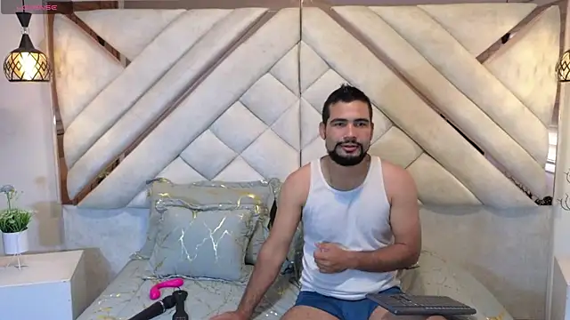 Snapshot of luxurycoupl chatting on 29, 1, 2025 luxurycoupl online show from 29, 1, 2025