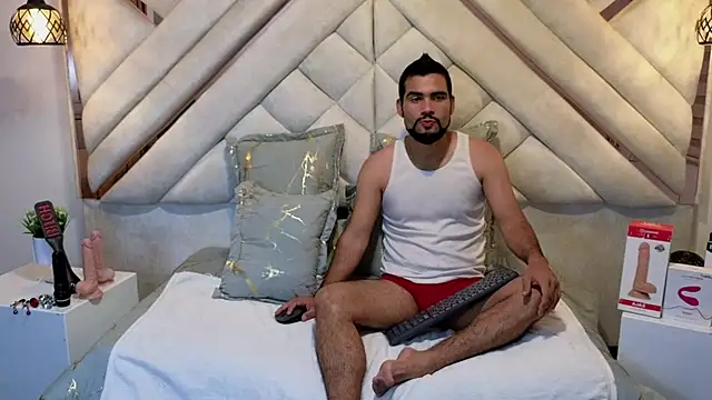 Snapshot of luxurycoupl chatting on 7, 2, 2025 luxurycoupl online show from 7, 2, 2025