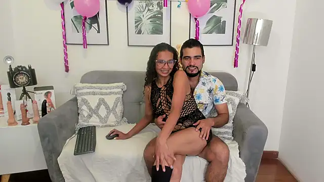 Snapshot of luxurycoupl chatting on 11, 2, 2025 luxurycoupl online show from 11, 2, 2025