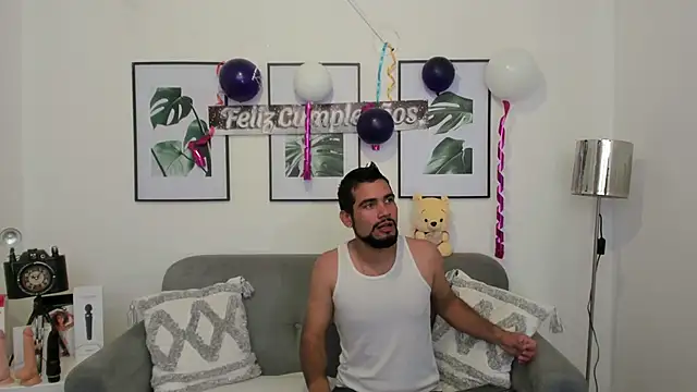 Snapshot of luxurycoupl chatting on 12, 2, 2025 luxurycoupl online show from 12, 2, 2025