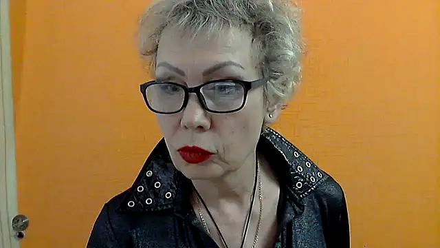 Snapshot of NessyJenixs chatting on 3, 2, 2025 NessyJenixs online show from 3, 2, 2025