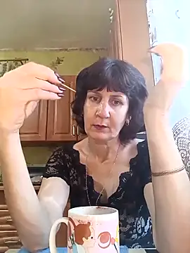 Snapshot of Laura_Kiss chatting on 5, 11, 2025 Laura Kiss online show from 5, 11, 2025