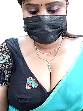 Queenflowerr online show from 3, 3, 2025