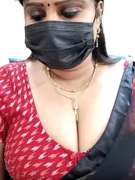 Snapshot of Queenflowerr chatting on 4, 3, 2025 Queenflowerr online show from 4, 3, 2025