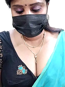 Queenflowerr online show from 5, 3, 2025