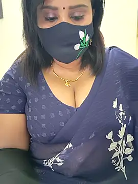 Snapshot of Queenflowerr chatting on 5, 11, 2025 Queenflowerr online show from 5, 11, 2025