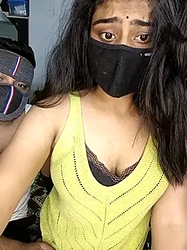 Snapshot of Love-N chatting on 4, 11, 2025 Love-N online show from 4, 11, 2025