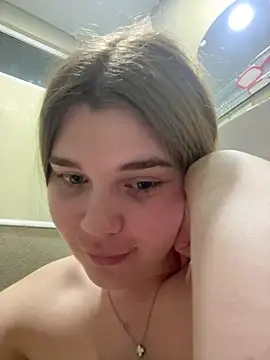 Snapshot of ella_zzz chatting on 20, 3, 2025 ella zzz online show from 20, 3, 2025