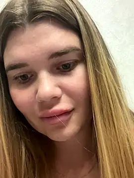 Snapshot of ella_zzz chatting on 30, 9, 2025 ella zzz online show from 30, 9, 2025