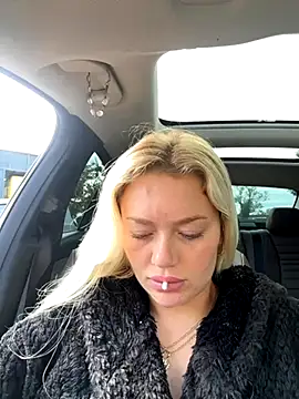 Snapshot of blissdimicco chatting on 21, 10, 2025 blissdimicco online show from 21, 10, 2025